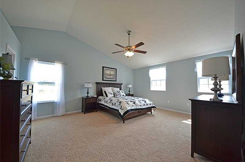 2nd image of LOT 211 Christine