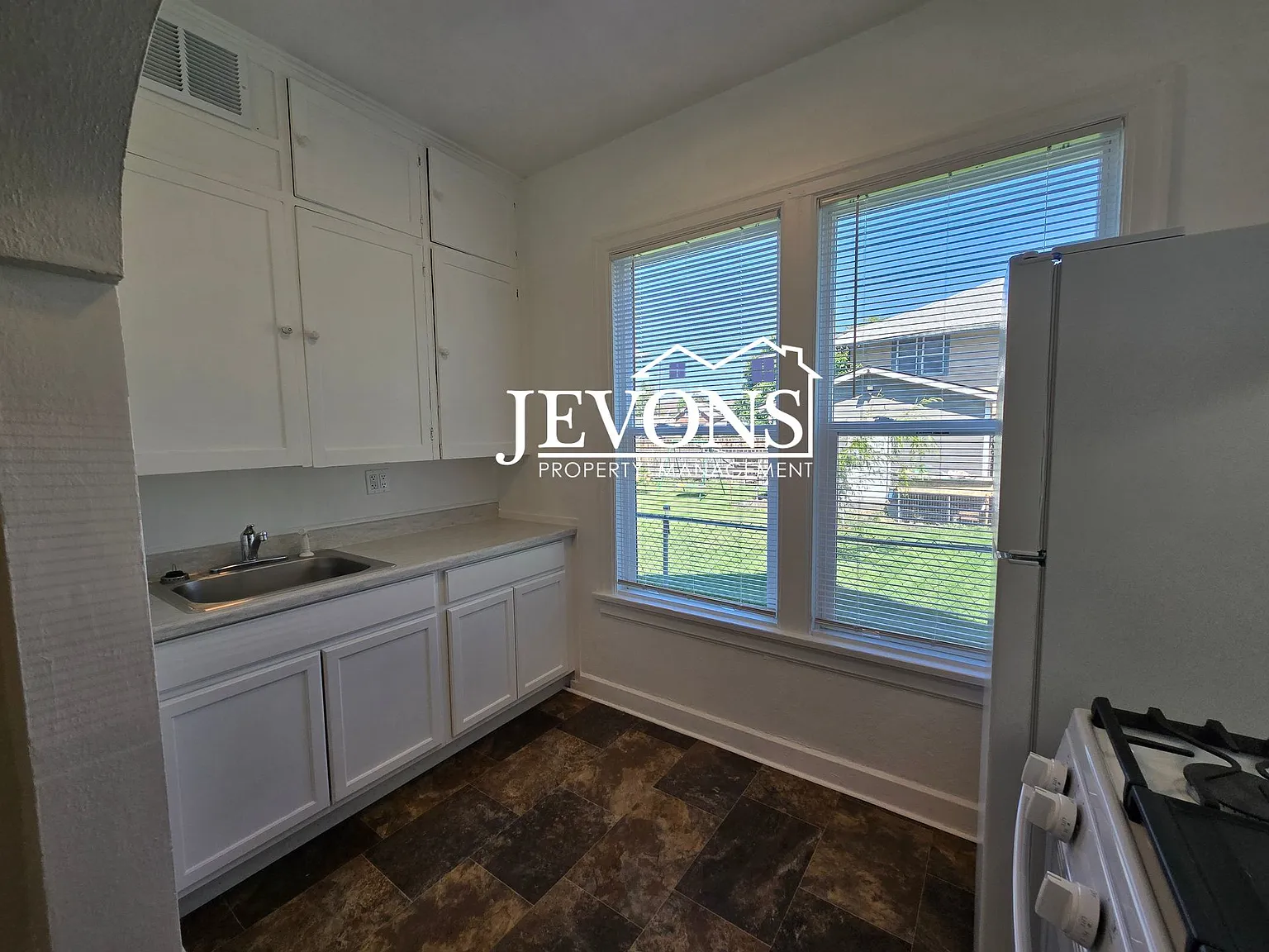 307 N 7th St Yakima, WA 98901 — Photo 2