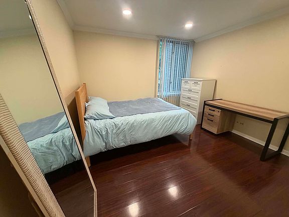 4th image of 6023 Forest View Rd APT 1F
