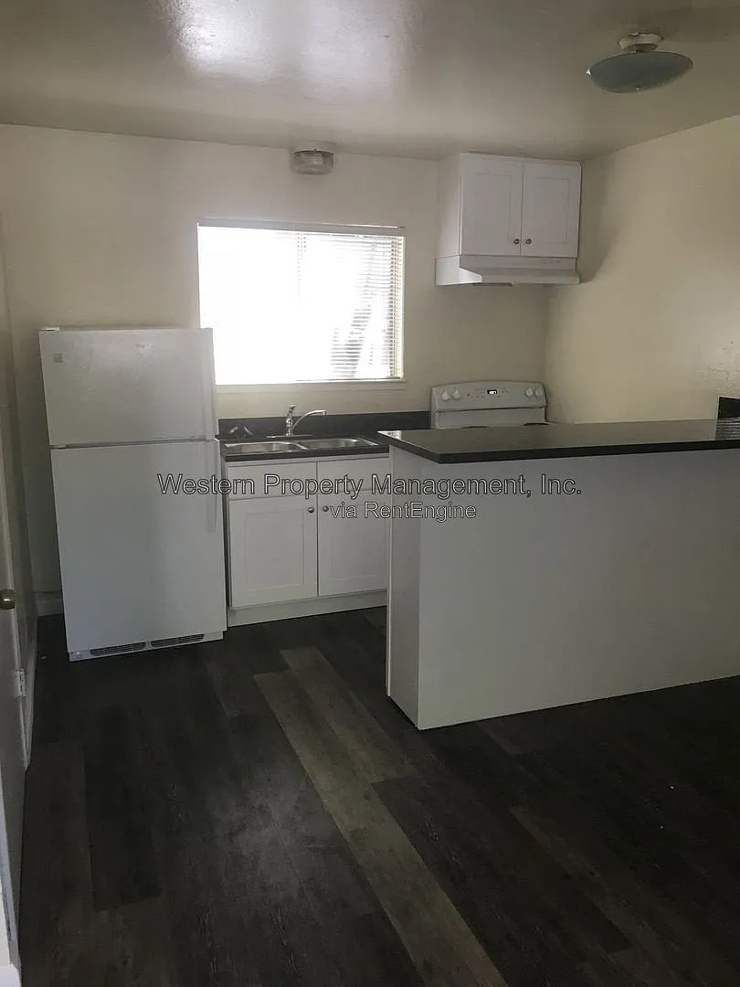 2 bed, 1.0 bath, 700 sqft, $2,395 — Photo 2