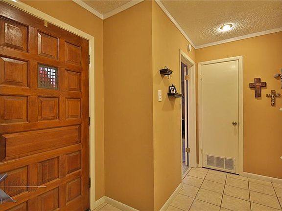 4th image of 3961 Wilshire Dr
