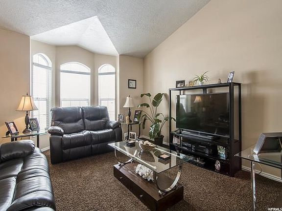 3rd image of 732 Country Club Dr