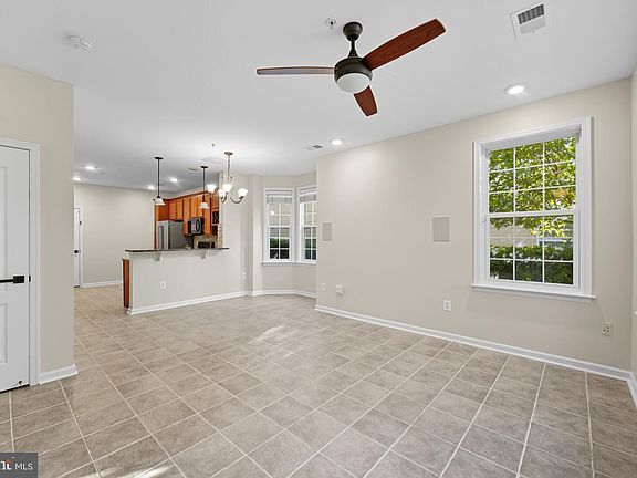 4th image of 43595 McDowell Sq