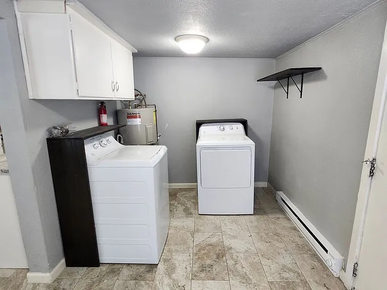 1327 Tunis Ave — Photo 12
