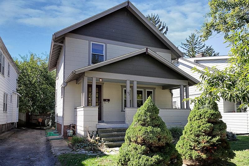 1st image of 107 W Como Ave