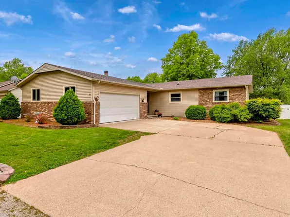 36 Douglas Dr, Herrin, IL 62948