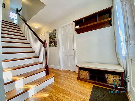 5th image of 605 Fountain St #B