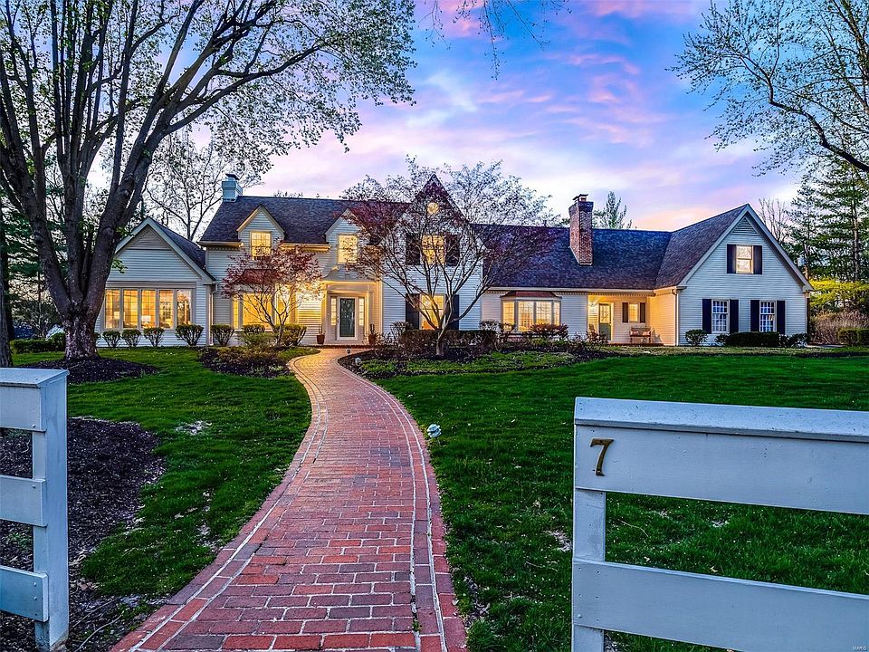 7 Fox Run Ln, Saint Louis, MO 63131 | Zillow