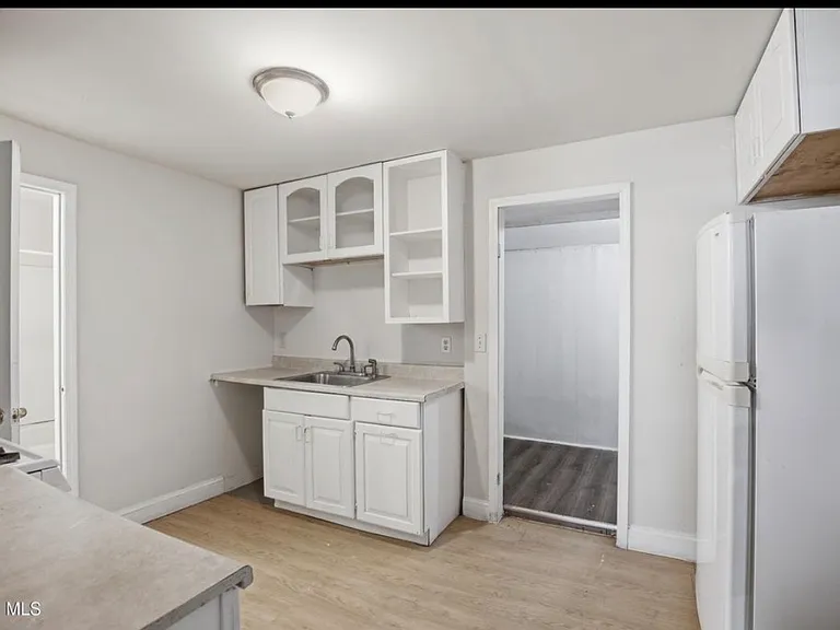 118 Robinson St #120 — Photo 8