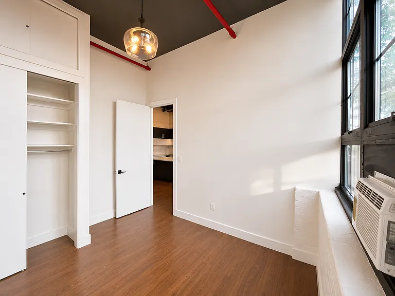 248 McKibben St #1E — Photo 14