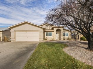 913 Somerset Meadows Dr NE, Rio Rancho, NM 87144