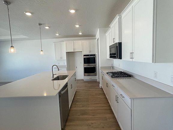 5th image of 2125 E Emerald Ct