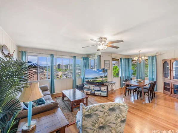 713 Walea Pl, Honolulu, HI 96817