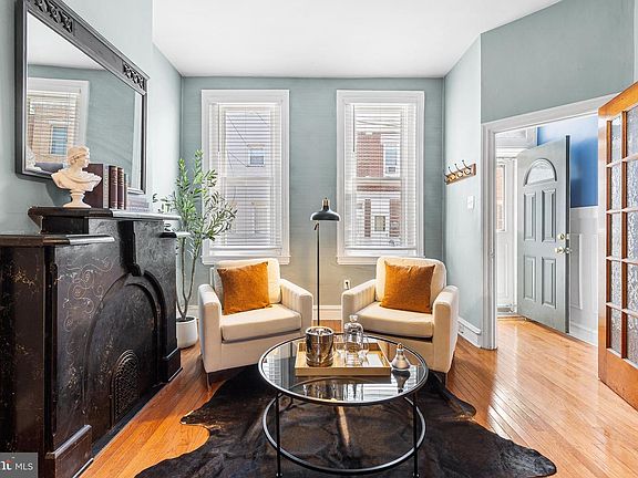 4th image of 2436 E Hazzard St