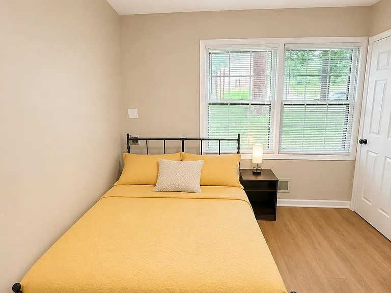 1906 Snapfinger Rd #6 — Photo 4