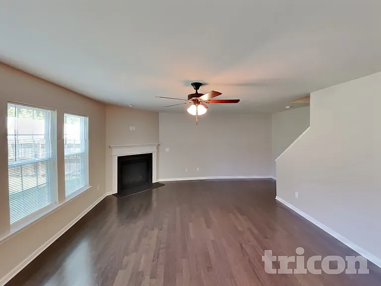 4676 Midstream Crossing Dr — Photo 2