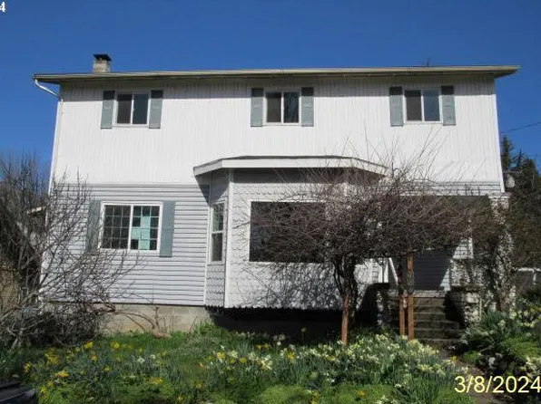 1768 NE Commercial Ave, Roseburg, OR 97470