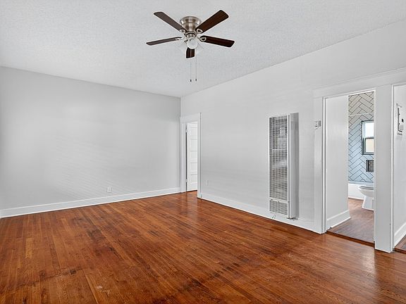 5th image of 915 Cherry Ave APT 209