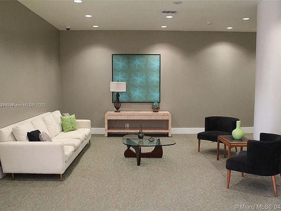 3rd image of 7441 Wayne Ave APT 8K