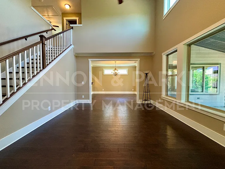 203 Westover St — Photo 4