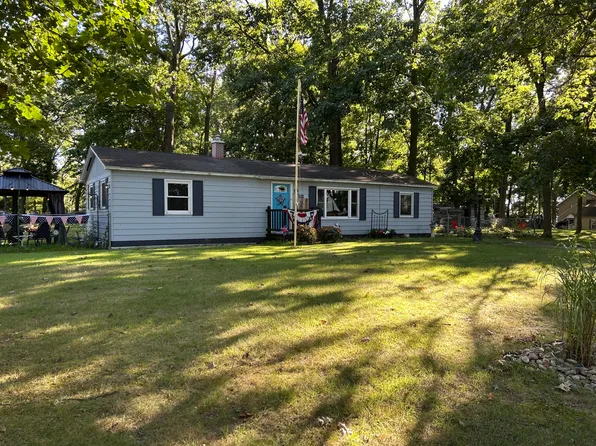 58763 Lakeshore Dr, Colon, MI 49040
