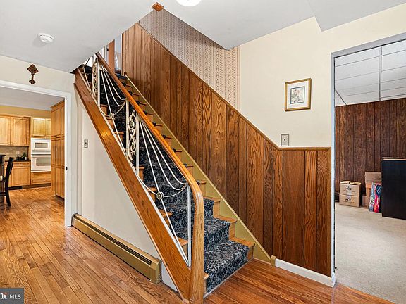 4th image of 302 3rd Ave