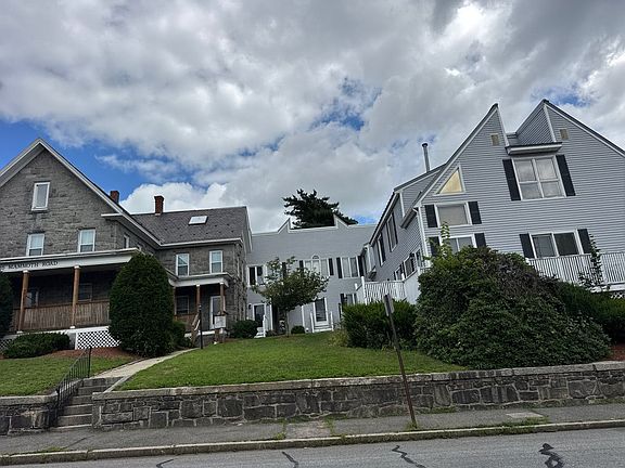 2nd image of 325 Mammoth Rd APT 1