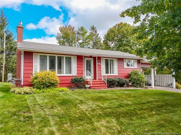 582 Broad St, Fredericton, NB E3A 2L8