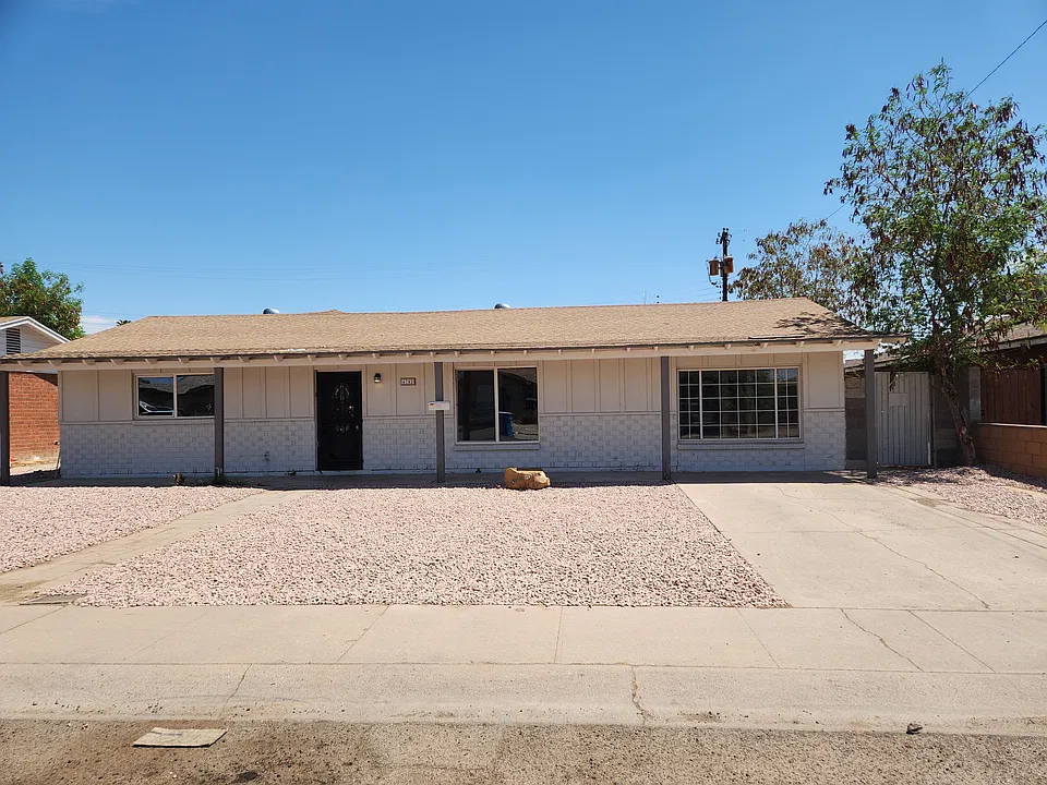 4742 W Mitchell Dr