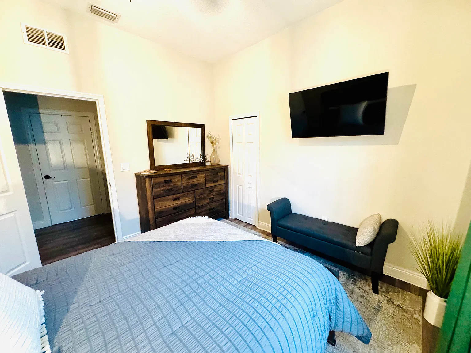 3 bed, 1487 sqft, $950 — Photo 2