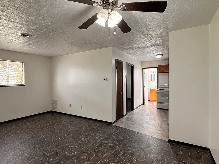 89 Palomino Dr #8 — Photo 1