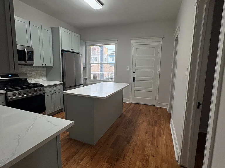 3121 W Augusta Blvd #1 — Photo 3