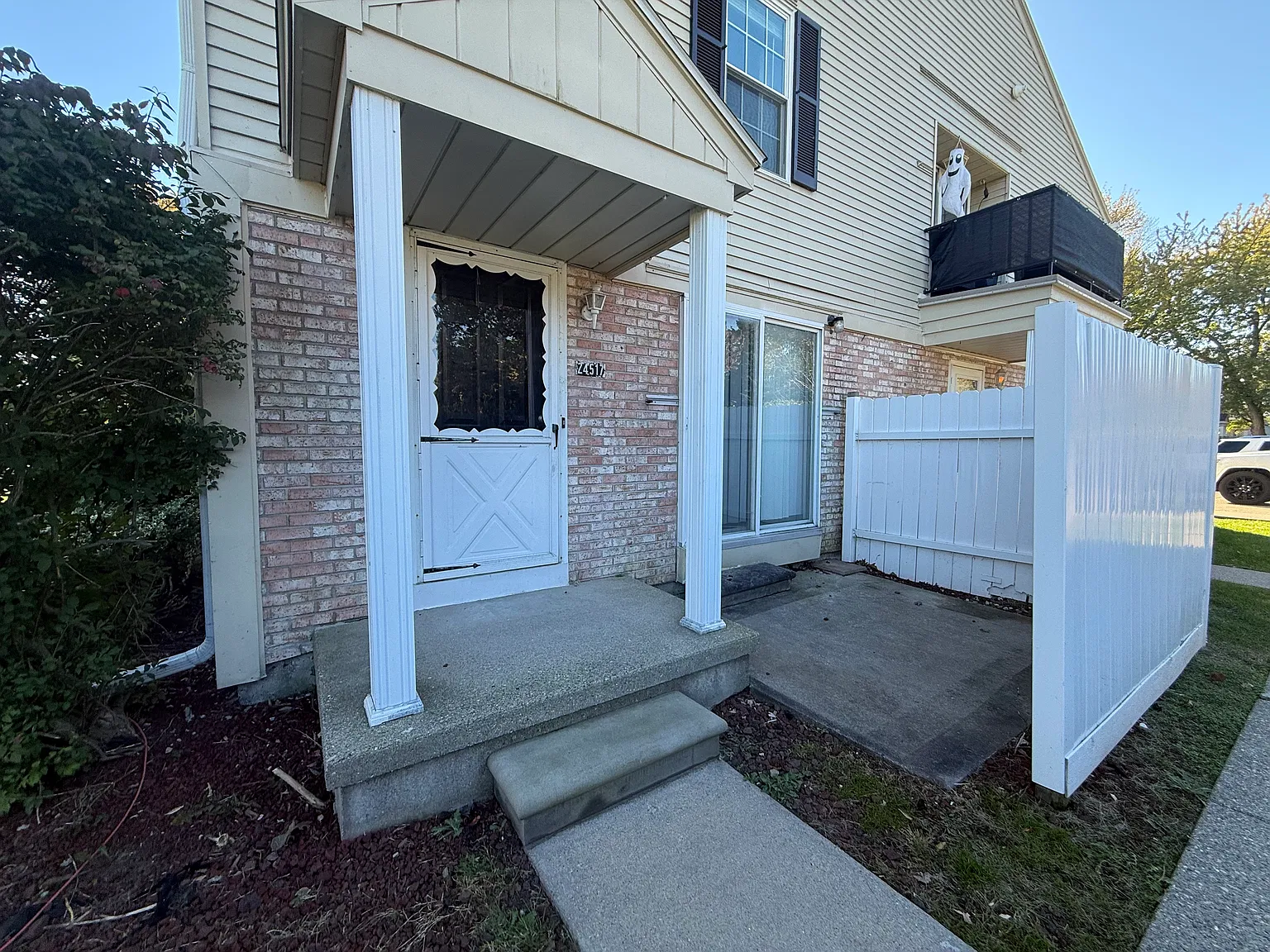 2 bed, 1.5 bath, 968 sqft, $1,550 — Photo 1