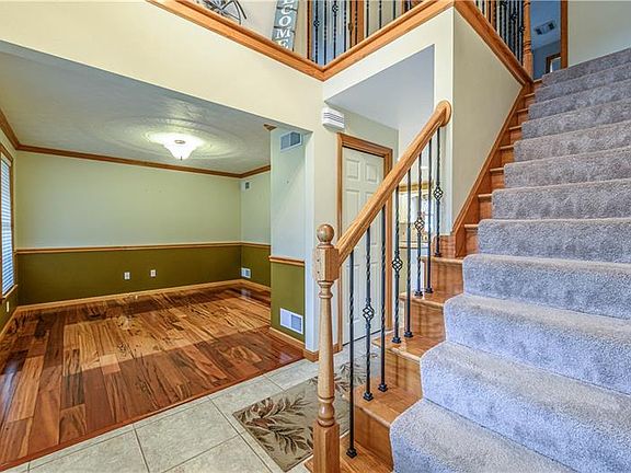 4th image of 5 Hampshire Dr