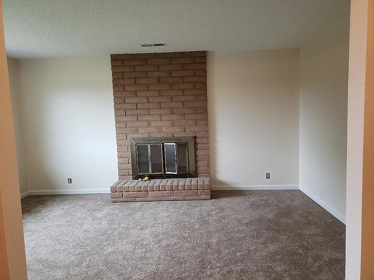 1026 Albers Rd — Photo 2