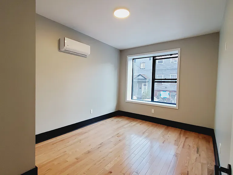 20-22 Reed St #6 — Photo 2