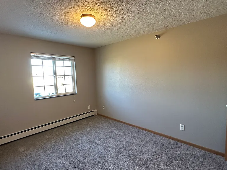 Meadowlark Apartments — Photo 8