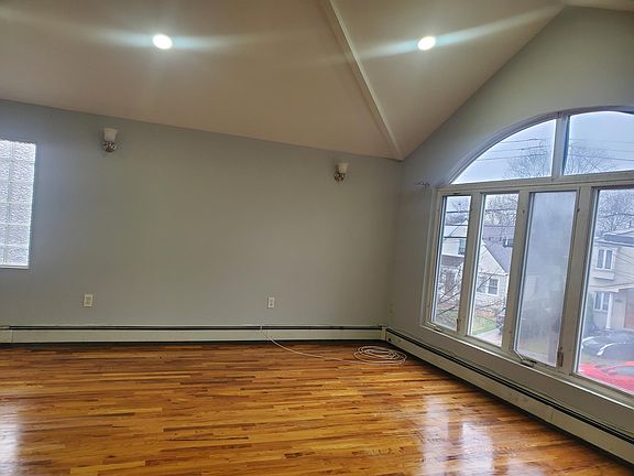 3rd image of 1474 Edgewood St #2