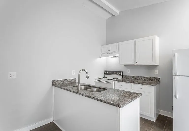100 Creeks Bend Dr #74 — Photo 3
