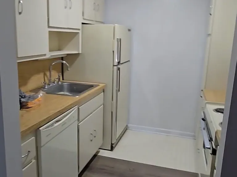 164 Union St #2E — Photo 11