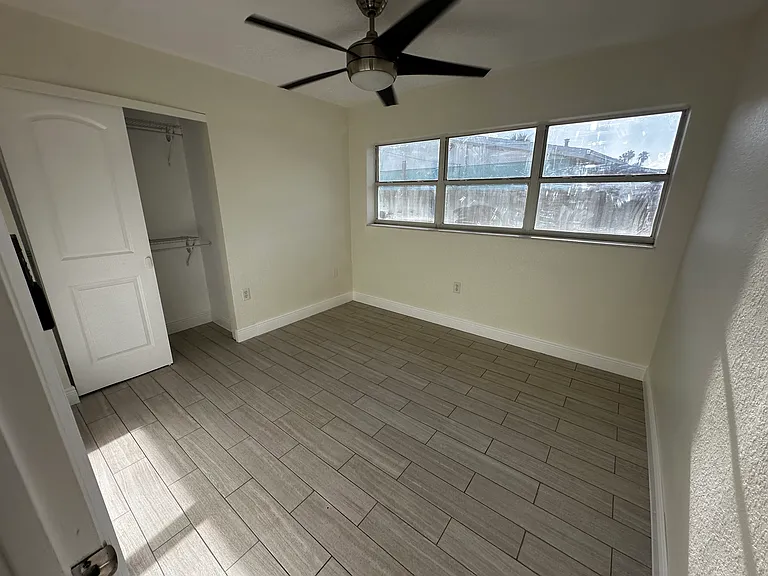 484 Penguin Dr — Photo 5