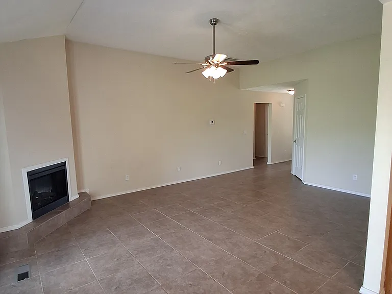 1916 S Bryson Cir #1916 — Photo 4