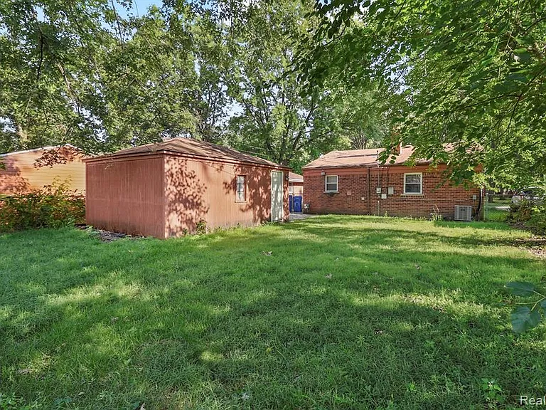 25016 Lehigh St — Photo 9