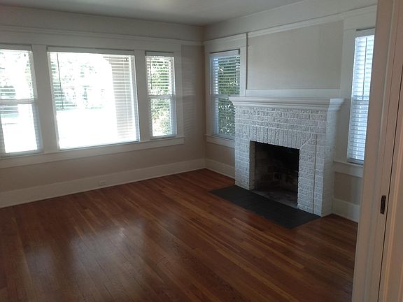3rd image of 841 E Yale Ave