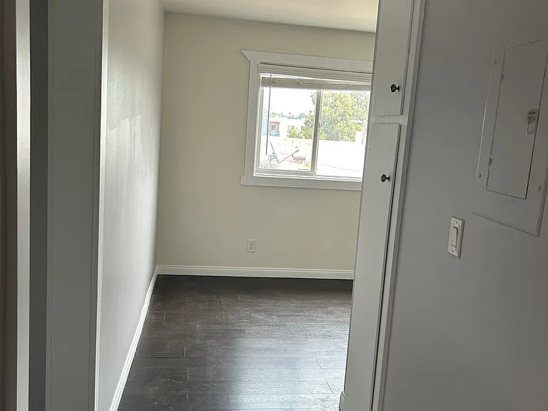 1901 6th St #304 — Photo 12