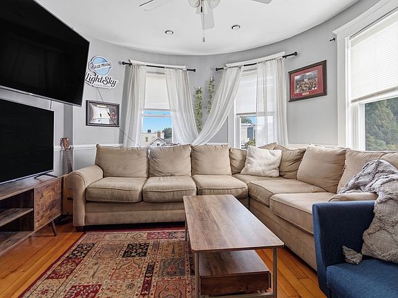 4th image of 19 Pleasant St