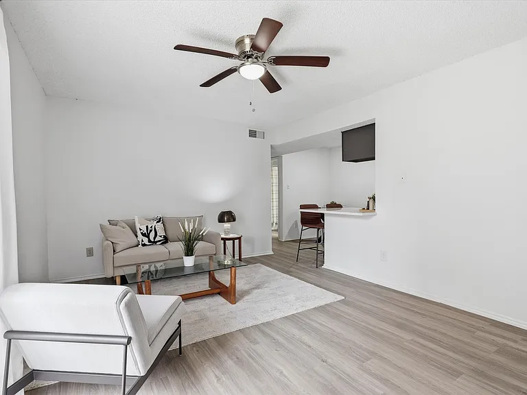 2 Bedroom 2 Bath Upgraded