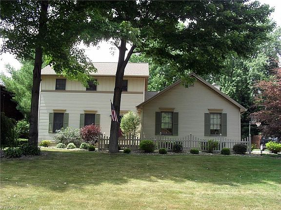 4th image of 8440 Hilltop Dr