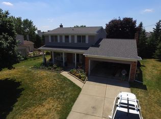 96 Foxboro Dr, Rochester Hills, MI 48309
