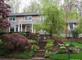 4 Cornell Ct, East Setauket, NY 11733